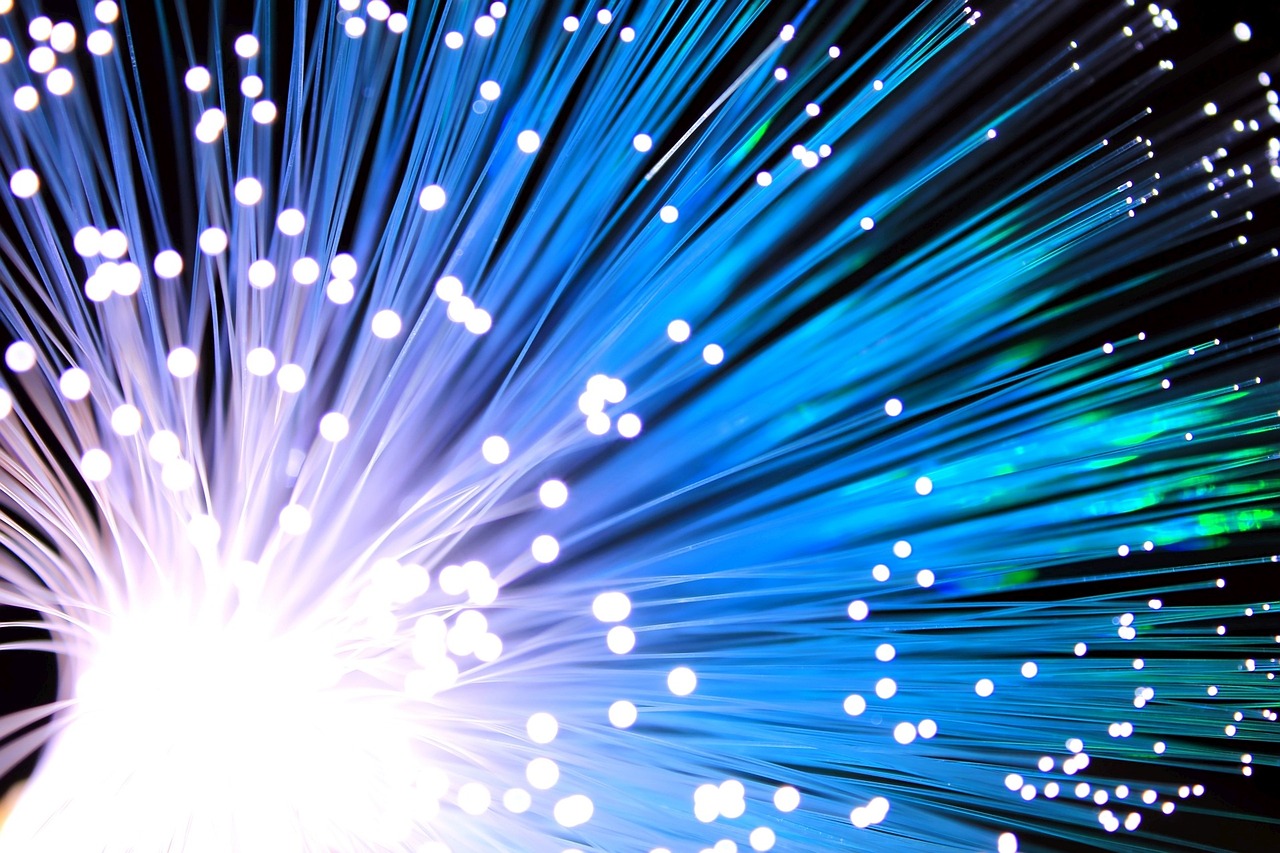 Fiber ili kablovski internet: Glavne razlike u brzini i pouzdanosti – fiber i kablovski internet