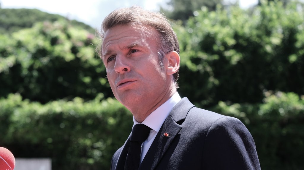 Makron odbio ostavku ministra policije: Novi zahtevi za rad snaga bezbednosti