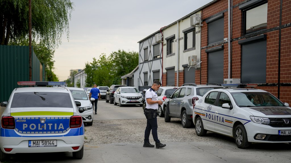 Napad nožem u Rumuniji: Učenik povredio nastavnicu i đaka tokom časa
