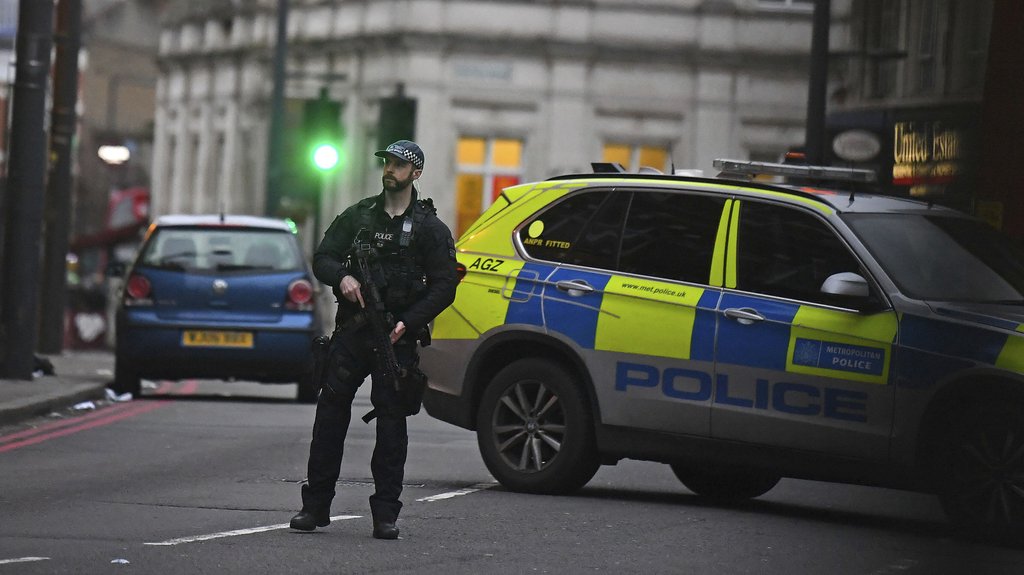 Uzbuna u britanskim školama: Stotine mejlova sa pretnjama potpisanih 'Alahu akbar'