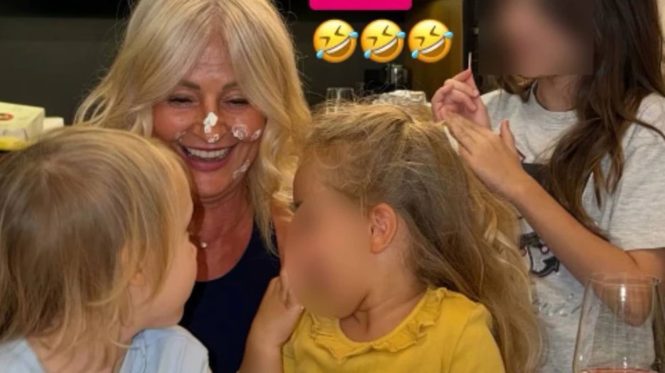 DETALJ SA TORTE IZAZVAO PAŽNJU: Slavica Rokvić proslavila rođendan u društvu unuka, a svi komentarišu njenu objavu (FOTO) – Slavica Rokvić rođendan