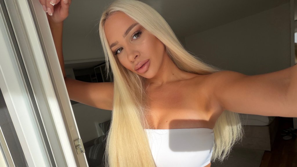 KAKO JE GLORIJA JELovac IZGLEDALA PRE TRANSFORMACIJE: Retko viđene fotografije otkrivaju promene na Instagramu (FOTO) – Glorija Jelovac Instagram