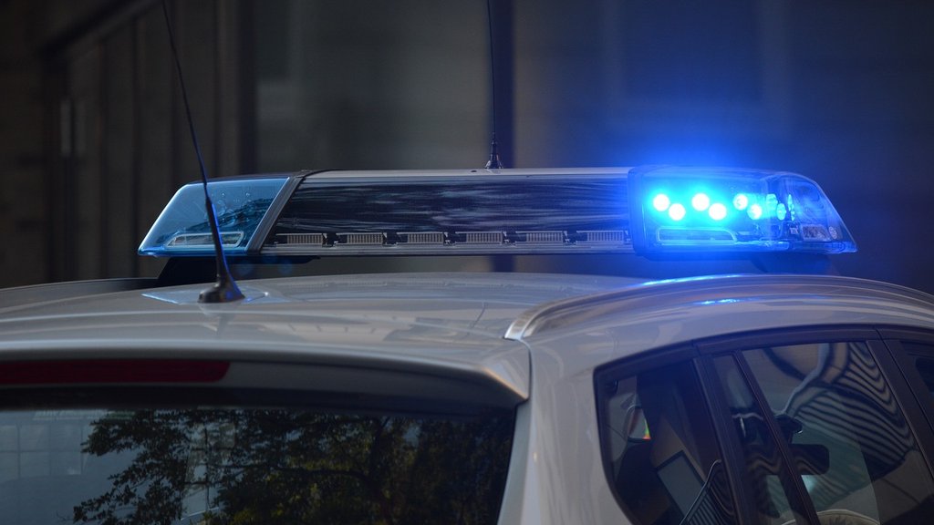 Napad na ženu u stanu komšije: Nož na vratu i pretnje pred detetom