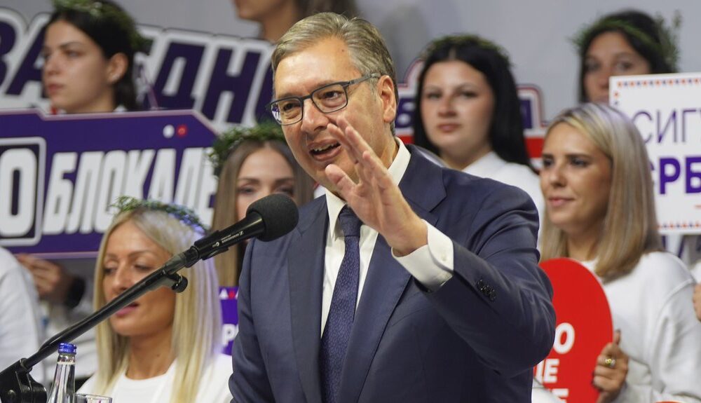Aleksandar Vučić istakao značaj skupa u Nišu i zahvalio građanima na podršci – ništa nam ne treba, samo pobedi