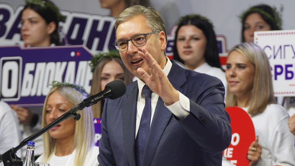 Aleksandar Vučić istakao značaj skupa u Nišu i zahvalio građanima na podršci – ništa nam ne treba, samo pobedi