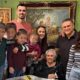 PORODIČNA ATMOSFERA KAKVU RETKO VIĐAMO: Danilo Anđušić i porodica proslavili Srđevdan uz slavsku trpezu (FOTO) – proslava Srđevdana