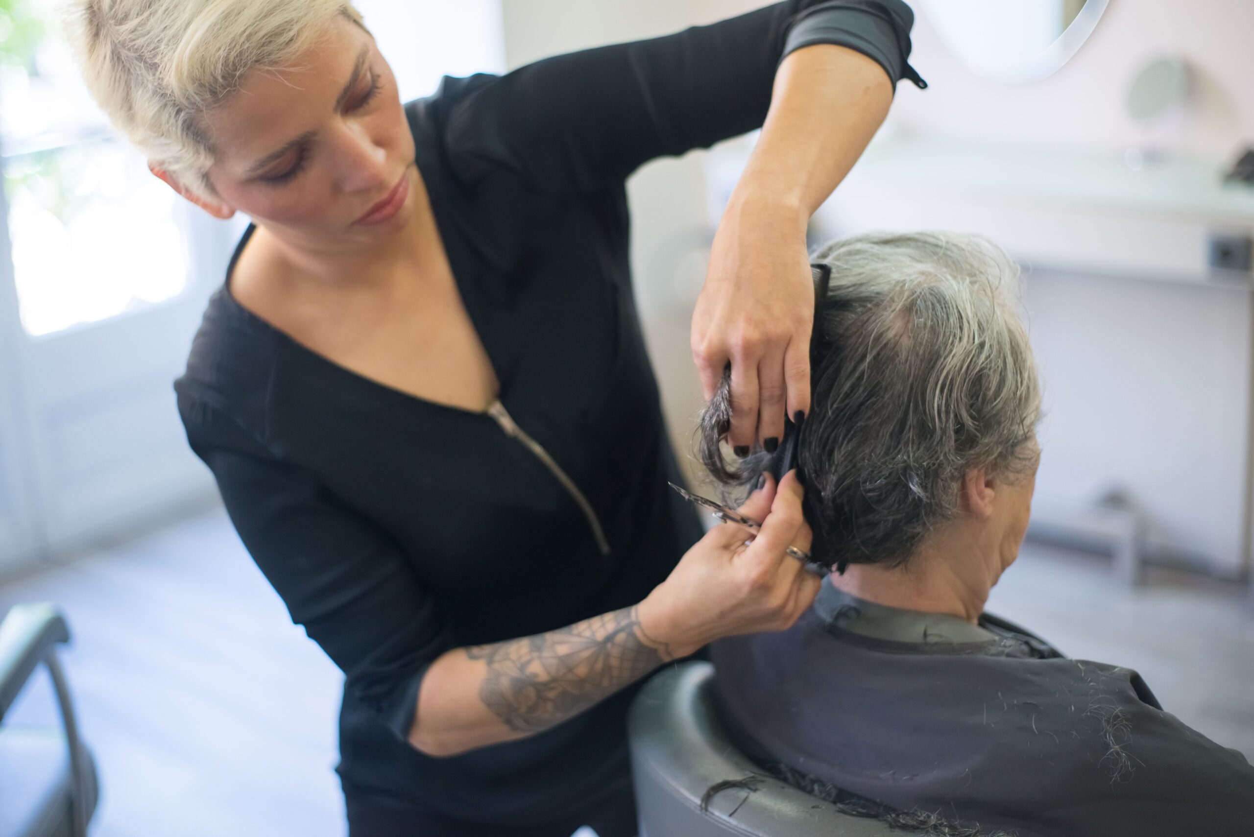 Tri moderne boje kose koje osvežavaju izgled žena preko 50 – boje kose žene