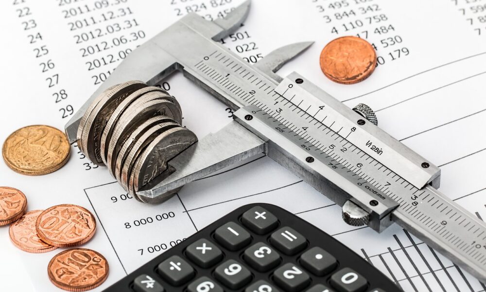 Budžetski deficit Srbije povećan na 3,5 odsto BDP-a zbog novčane pomoći – novčana pomoć pred izbore