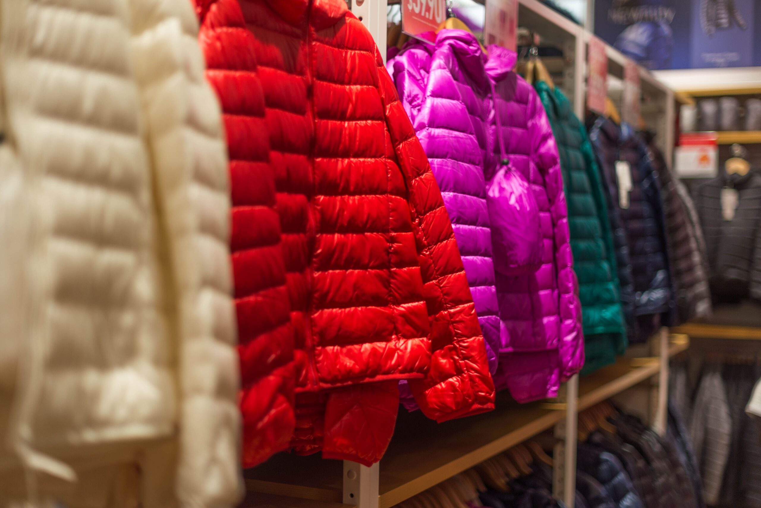 Puffer jakne kao nezaobilazan izbor za stil i toplotu ove zime – puffer jakne moda