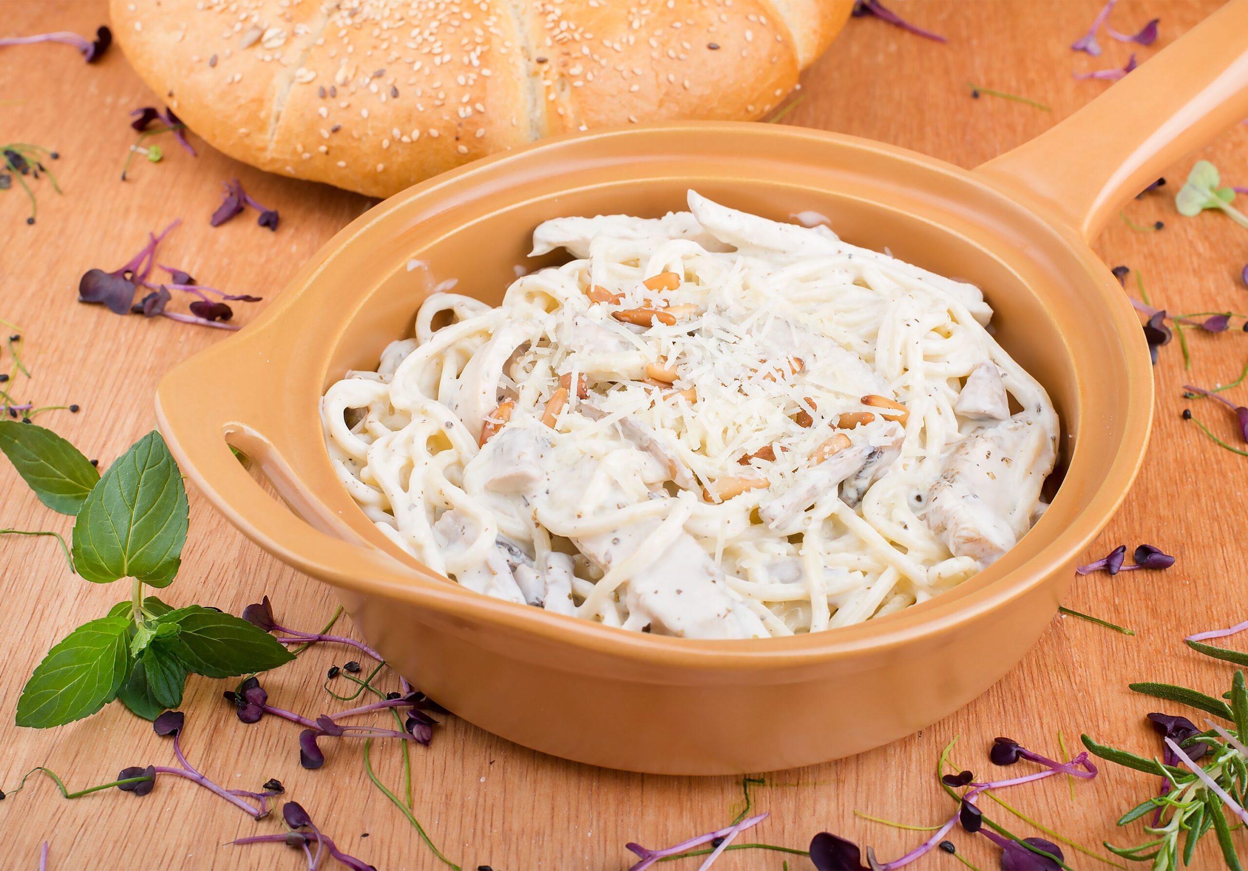 Kremasta pasta u belom sosu za brzi porodični ručak
