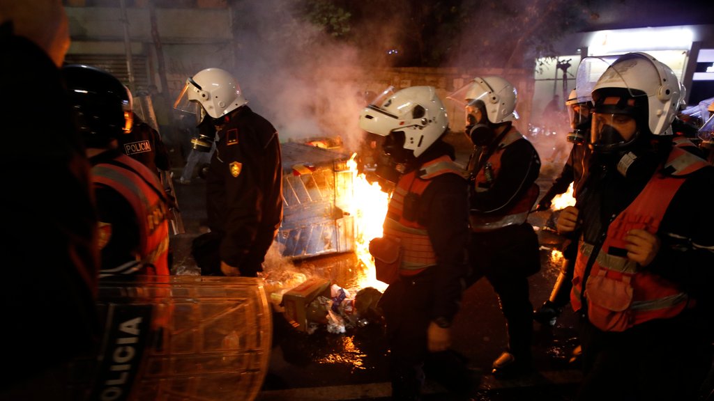 Nemiri u Albaniji: Sukobi demonstranata i policije u centru Tirane