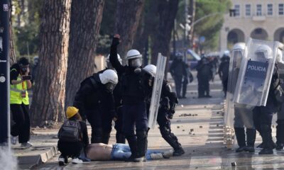 Sukobi policije i demonstranata u Tirani: Dramatične scene na ulicama prestonice