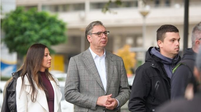 Aleksandar Vučić glasao na Novom Beogradu sa suprugom Tamarom