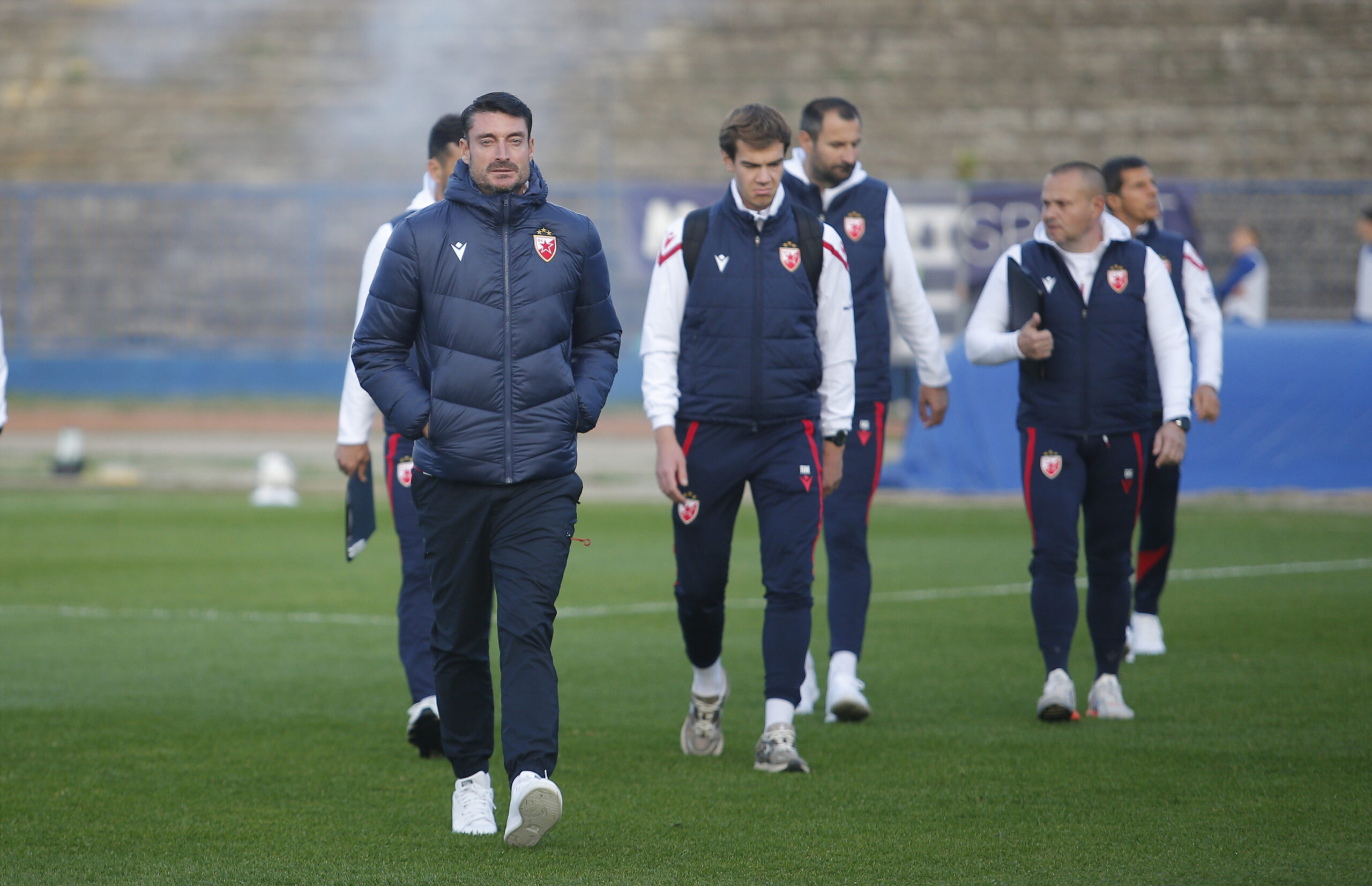 Crvena zvezda na vrhu Superlige, Partizan iznenađujuće blizu opasne zone: Pogled na tabelu posle 13 kola
