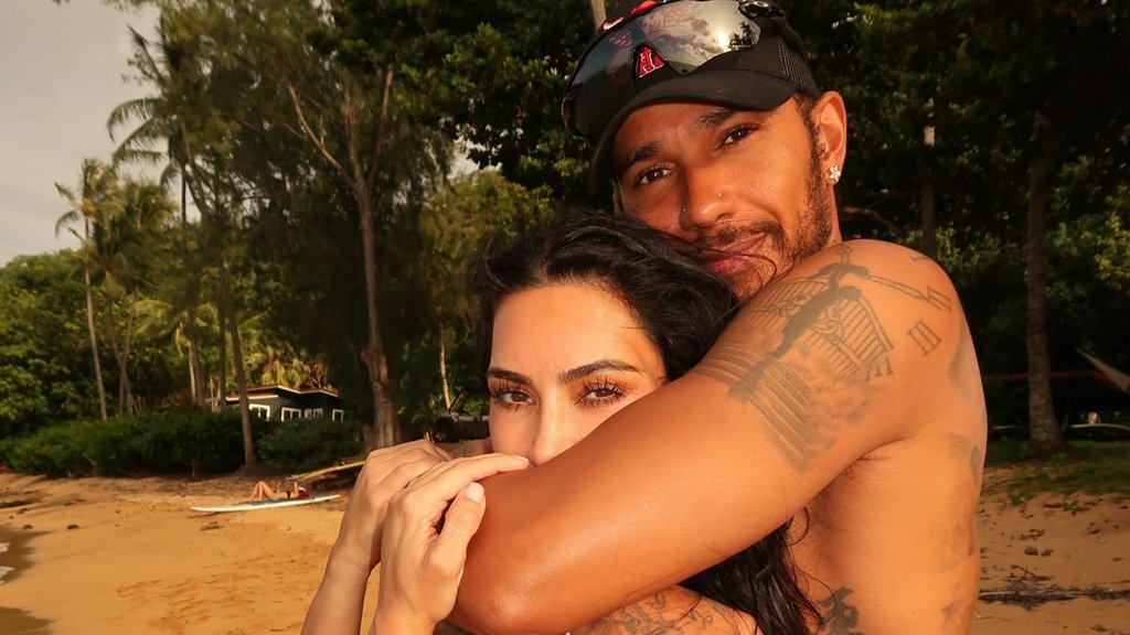 DA LI JE OVO NOVI POČETAK ZA KIM KARDAŠIJAN: Rijaliti zvezda otkrila da joj misteriozni partner ispunjava svih 55 kriterijuma (FOTO) – Kim Kardašijan i Luis Hamilton