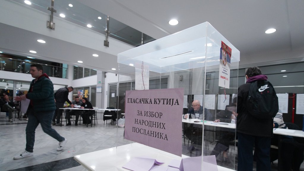 Izlaznost na biračkom mestu broj 1 na Zvezdari do 15 sati dostigla 60 odsto