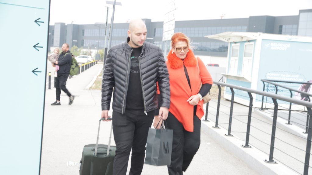 KOLIKO ZAISTA ZARAĐUJU PEVAČI NA VAŠARIMA: Ćana otkrila istinu o honorarima i odnosu prema kolegama (FOTO) – zarada na Šabačkom vašaru