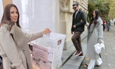 ZAJEDNO SU PRIVUKLI PAŽNJU NA BIRAČKOM MESTU: Nadežda Biljić i Toma Panić ispunili građansku dužnost u Valjevskoj gimnaziji (FOTO)