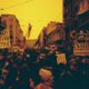 Građanski protesti u Srbiji doveli do mirne smene vlasti bez nasilja