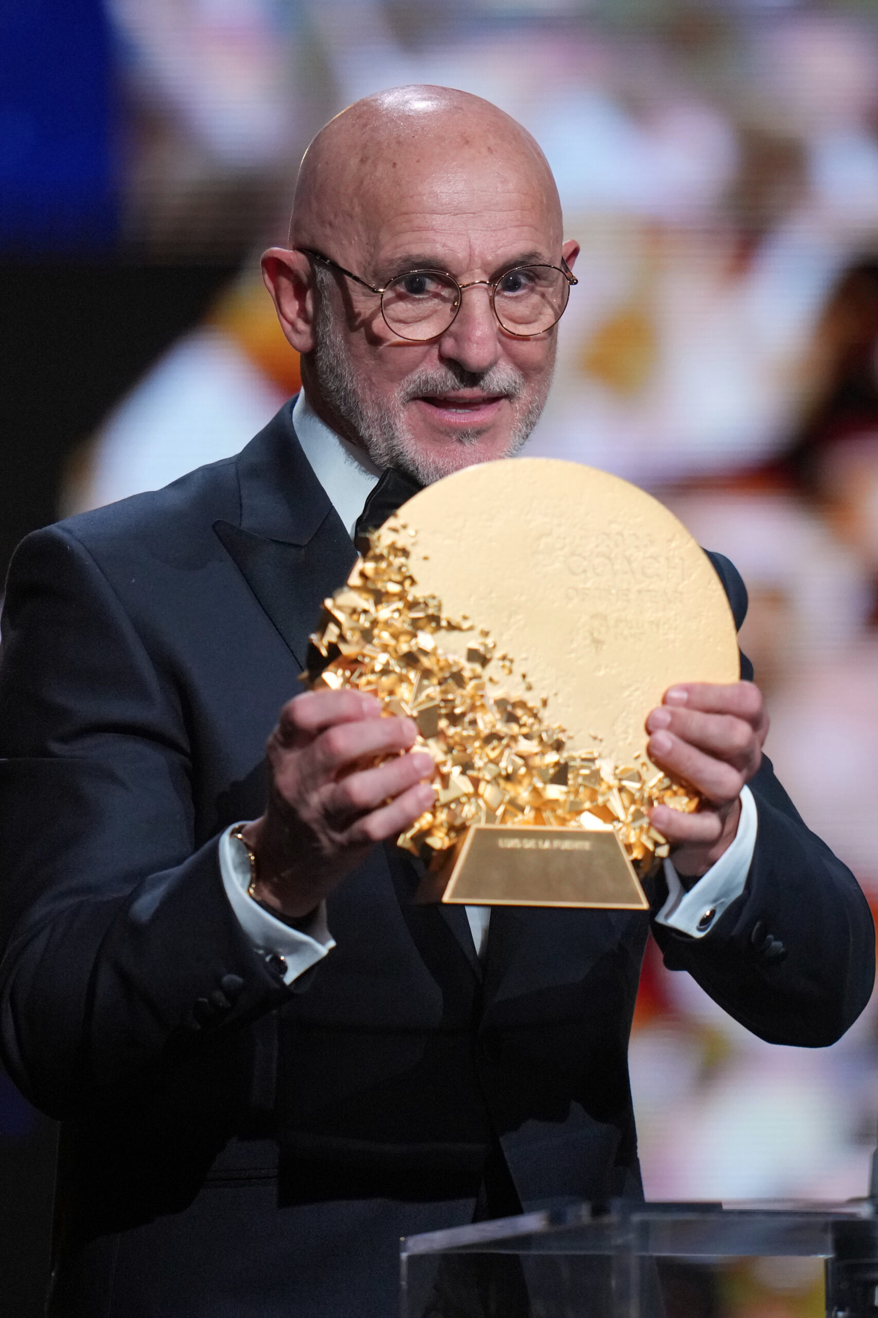Luis de la Fuente dobio Zlatnu loptu trenera: Priznanje za istorijski podvig sa Španijom – Luis de la Fuente Balón de Oro