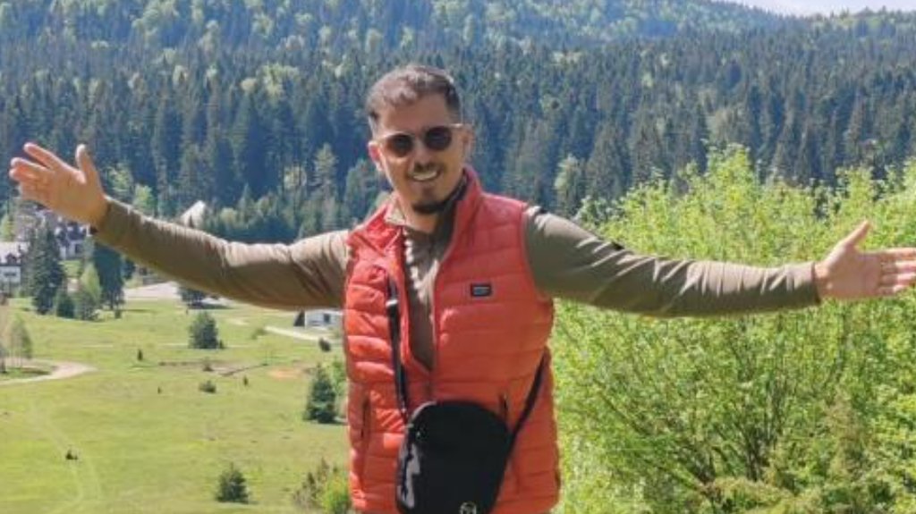 DINČA JE NA TRPEZI PODELIO PUBLIKU: Pevač Milan Dinčić sam priprema tradicionalne pihtije, otkrio svoj porodični ritual (FOTO) – pihtije Dinča