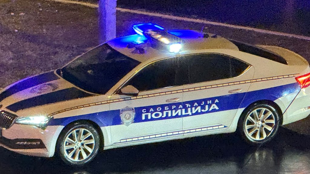 Jurnjava kod Kuršumlije: Migrant ukrao auto, pa završio u kanalu – krađa automobila u Kuršumliji