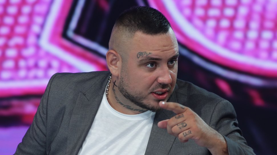 KO SEDELI U OVOJ OAZI MIRA UZ JADRAN: Kuća Filipa Cara u Dramlju otkriva pogled koji ostavlja bez daha (FOTO)