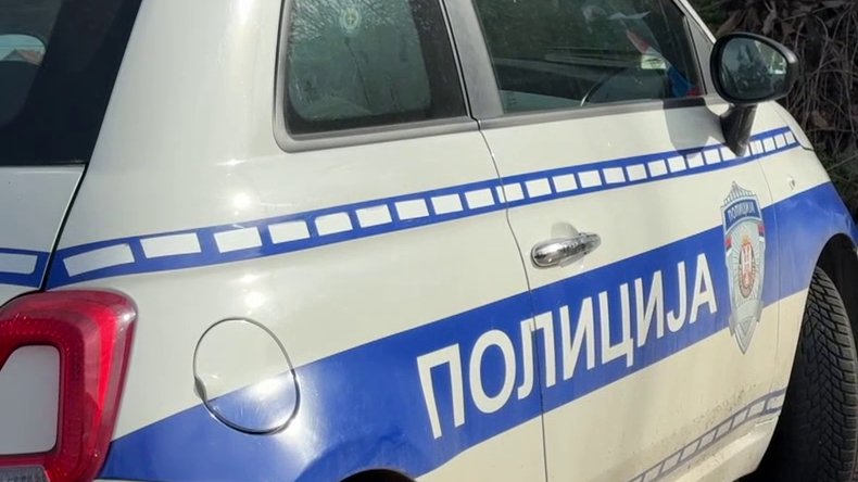 Minibus se prevrnuo kod Novog Pazara: Vozač prošao bez povreda – prevrnuo se minibus kod Novog Pazara