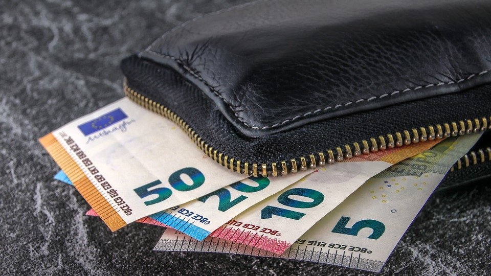 Narodna banka Srbije objavila kurs: Koliko danas vredi dinar prema evru i dolaru – kurs dinara za evro