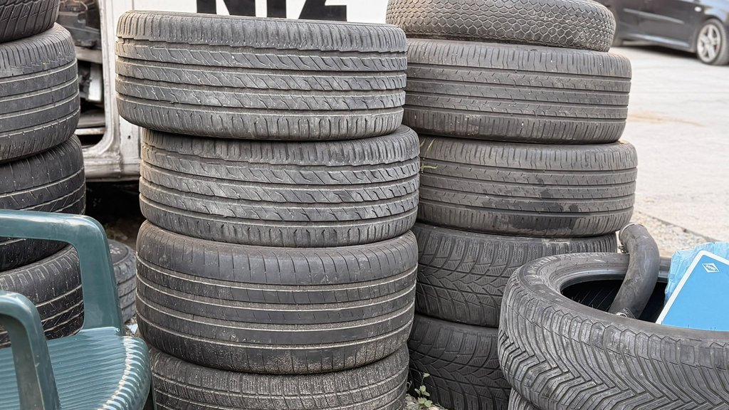 Nisu sve zimske gume dovoljne: Kazne do 20.000 dinara za neodgovarajuću opremu – zimske gume u Srbiji