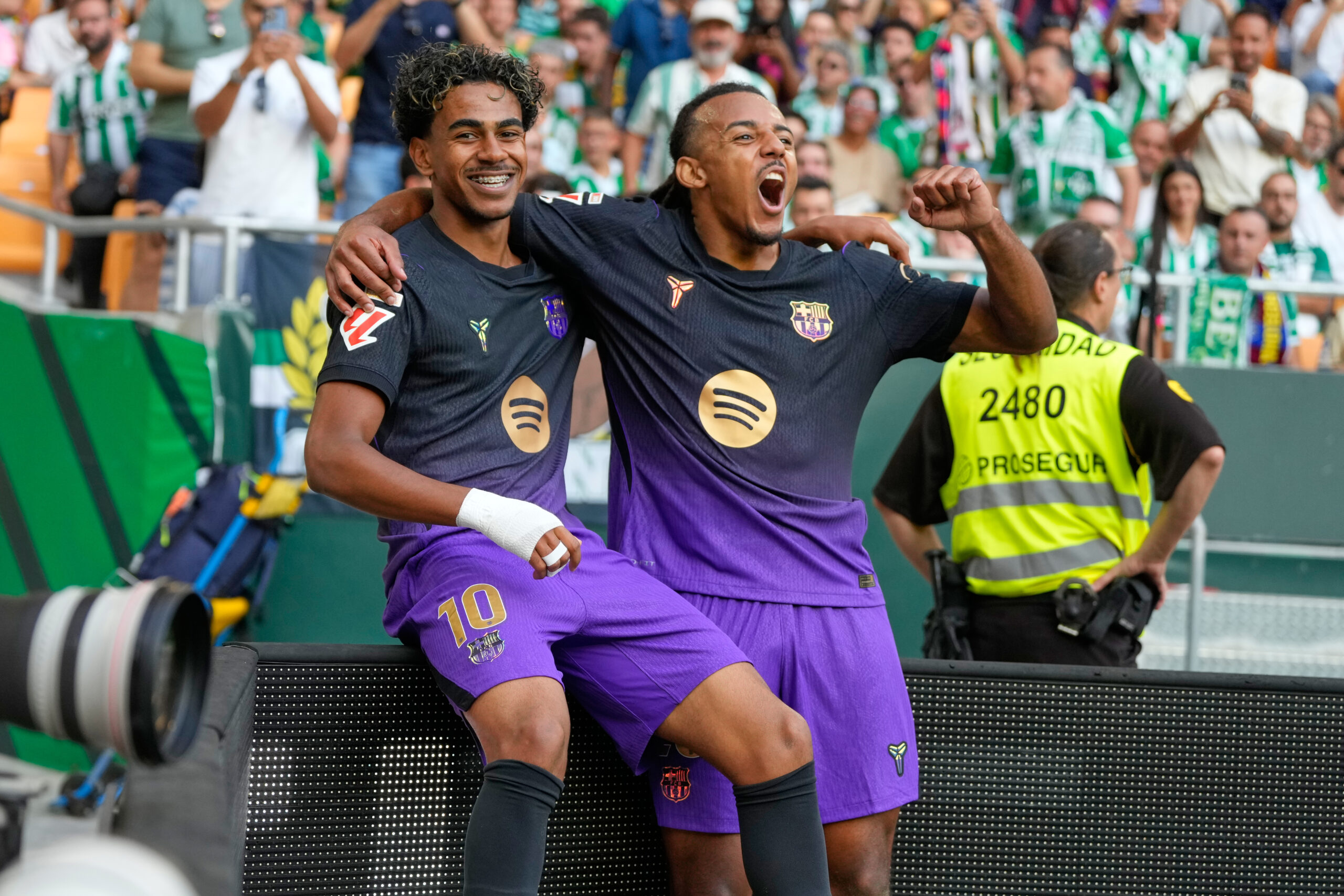 Barselona i dalje bez Koundéa: Povrede prave glavobolju Flicku pred Alaves – Jules Koundé Barselona povreda