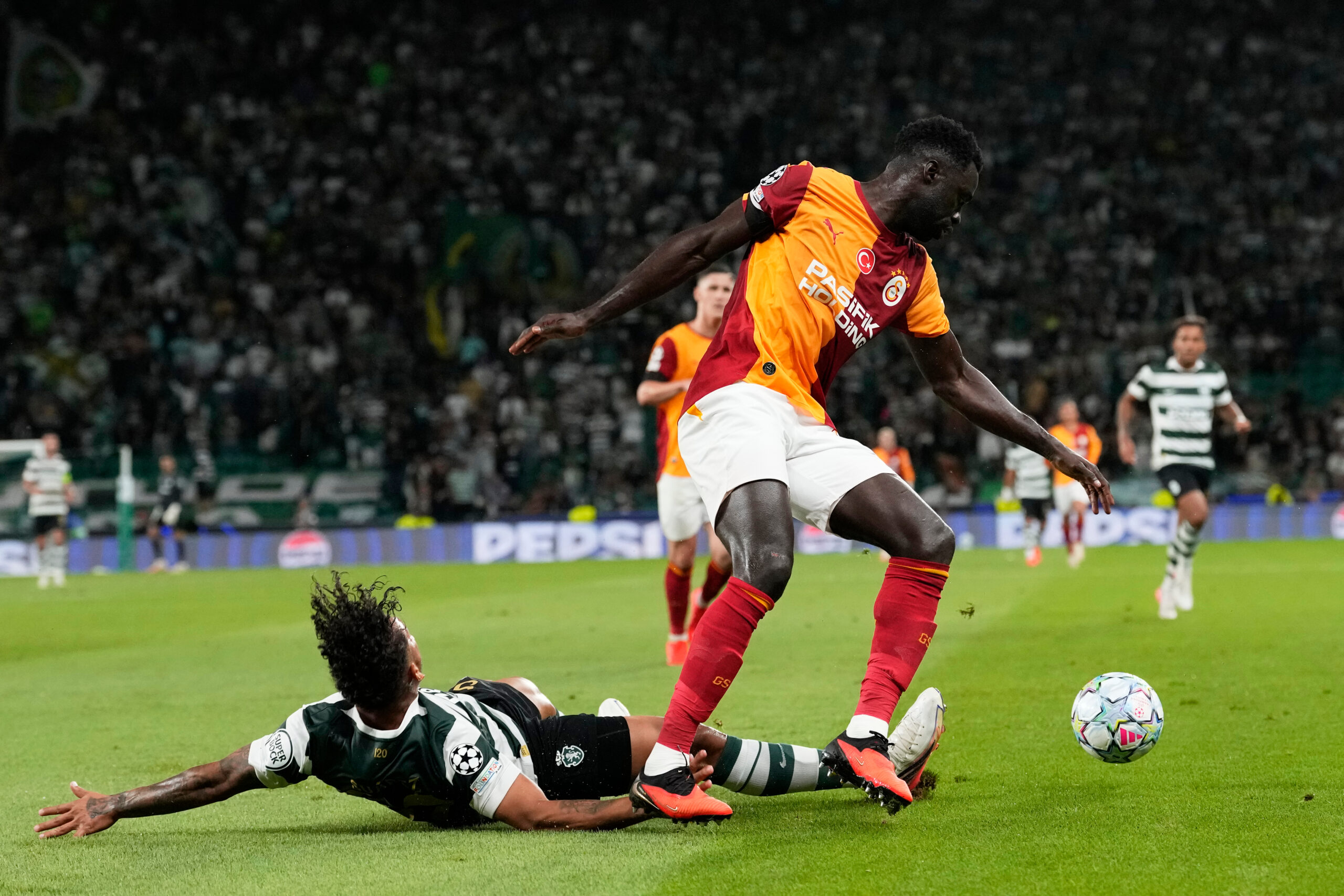 Derbi Turske: Galatasaraj slavio protiv Fenerbahčea 2:1, intervju Dejvinsona Sančeza postao hit – Dejvinson Sančez Galatasaraj Fenerbahče derbi