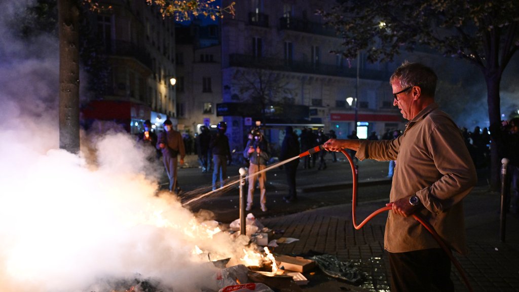 Francuska donosi novi zakon: Demonstranti će plaćati štetu nastalu u neredima – odgovornost demonstranata