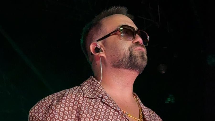 PREPOZNATLJIVI STIL STEFANA ĐURIĆA RASTE SE MENJA: Poznati reper pokazao novo telo i izazvao brojne reakcije (FOTO) – novi stil Stefana Đurića Raste
