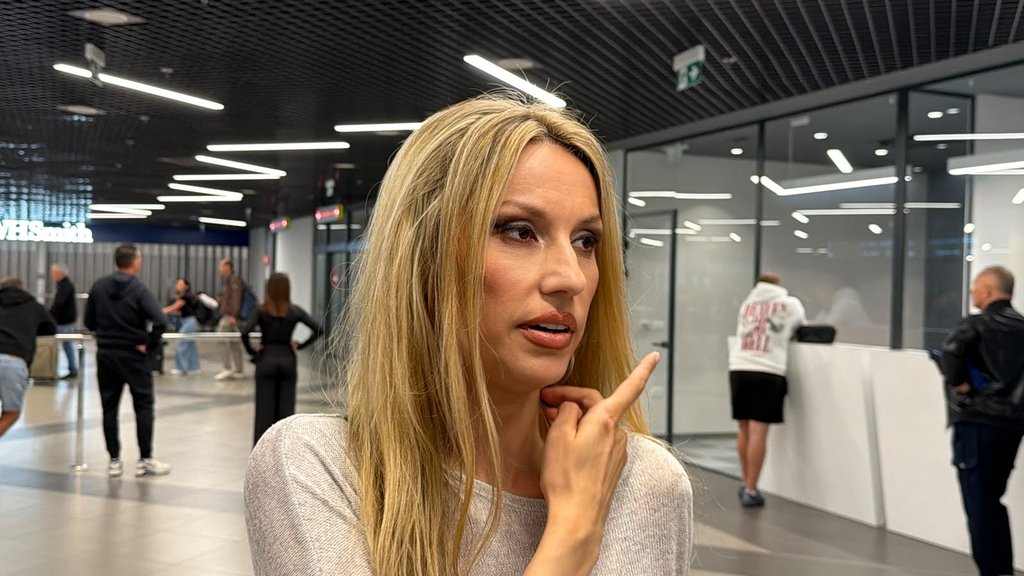 RADA MANOJLIVIĆ OTVORENO O LIČNOJ BORBI: Pevačica opisala šestomesečnu zavisnost od lekova, otkrila kako je uspela da se izbori (FOTO)