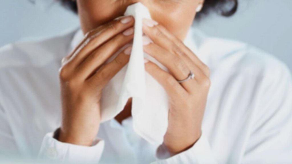 Respiratorni virusi u Srbiji: Visoka temperatura, kašalj i duga oporavak brinu građane