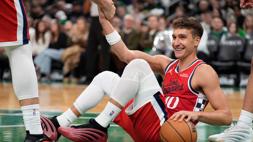 Bogdan Bogdanović briljirao trojkama u pobedi Hjustona protiv Milvokija 132:100 (VIDEO) – Bogdanova šuterska rapsodija