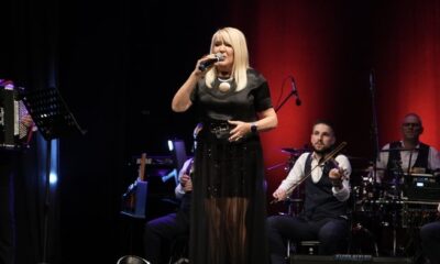 EMOTIVNA NOĆ U AKADEMIJI 28: Goce Lazarević obeležila 50 godina karijere, poznate kolege došle da je podrže (FOTO) – jubilej Goce Lazarević