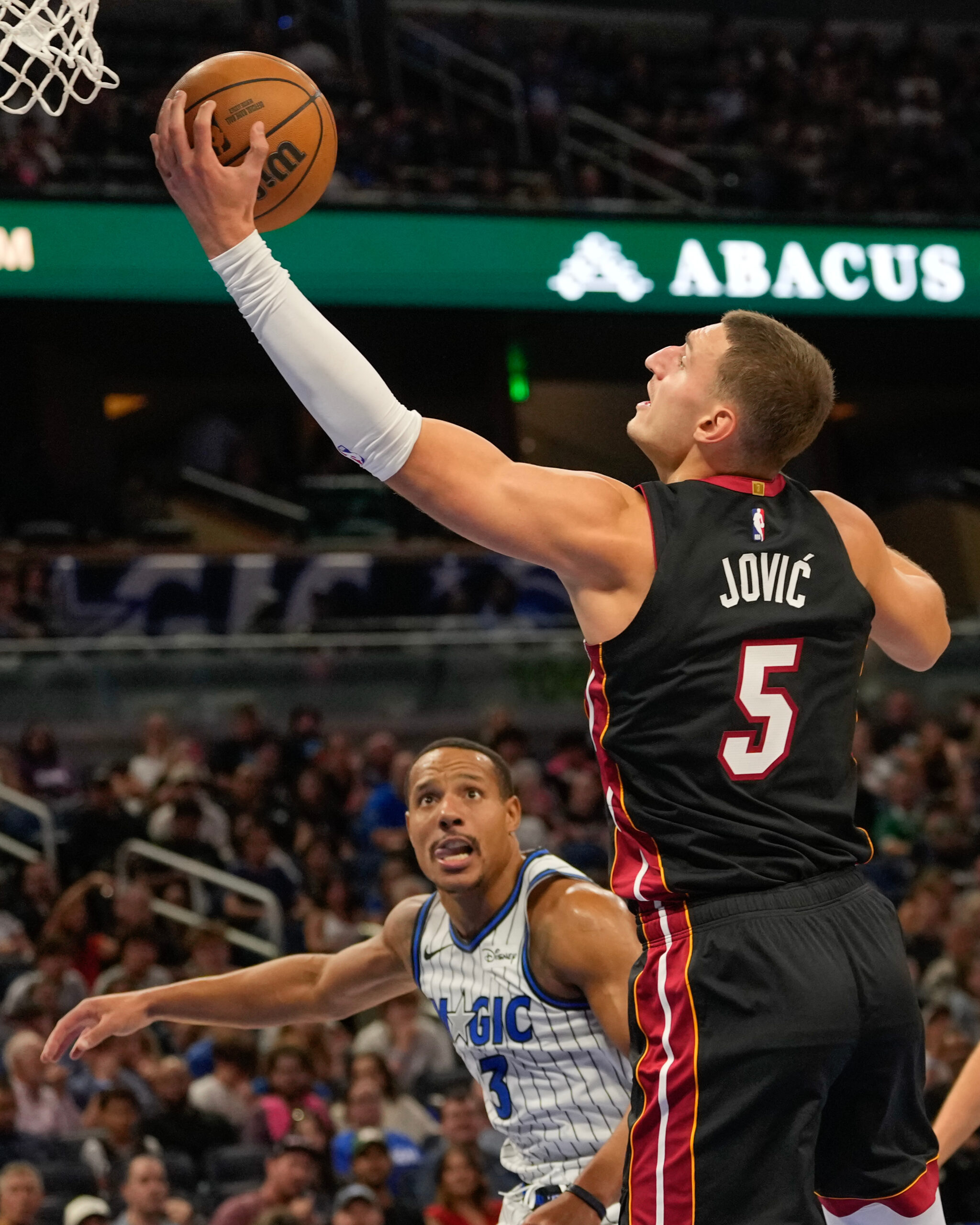 Majami pobedio Atlantu 129:117, Nikola Jović pogodio sa pola terena u NBA ligi
