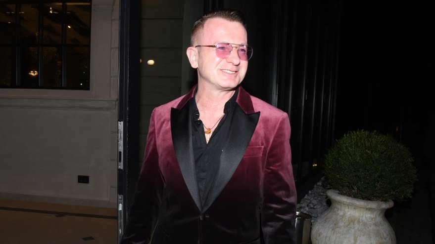 NEOBIČAN TRENUTAK U EMISIJI: Pevač Dejan Ćirković Ćira napravio lapsus na Grand festivalu, a njegova reakcija nasmejala sve (FOTO) – lapsus Dejana Ćirkovića Ćire