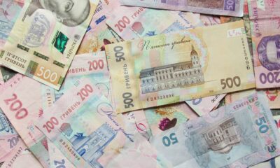 Plate i penzije isplaćuju se redovno, ekonomisti odbacuju navode o kašnjenju