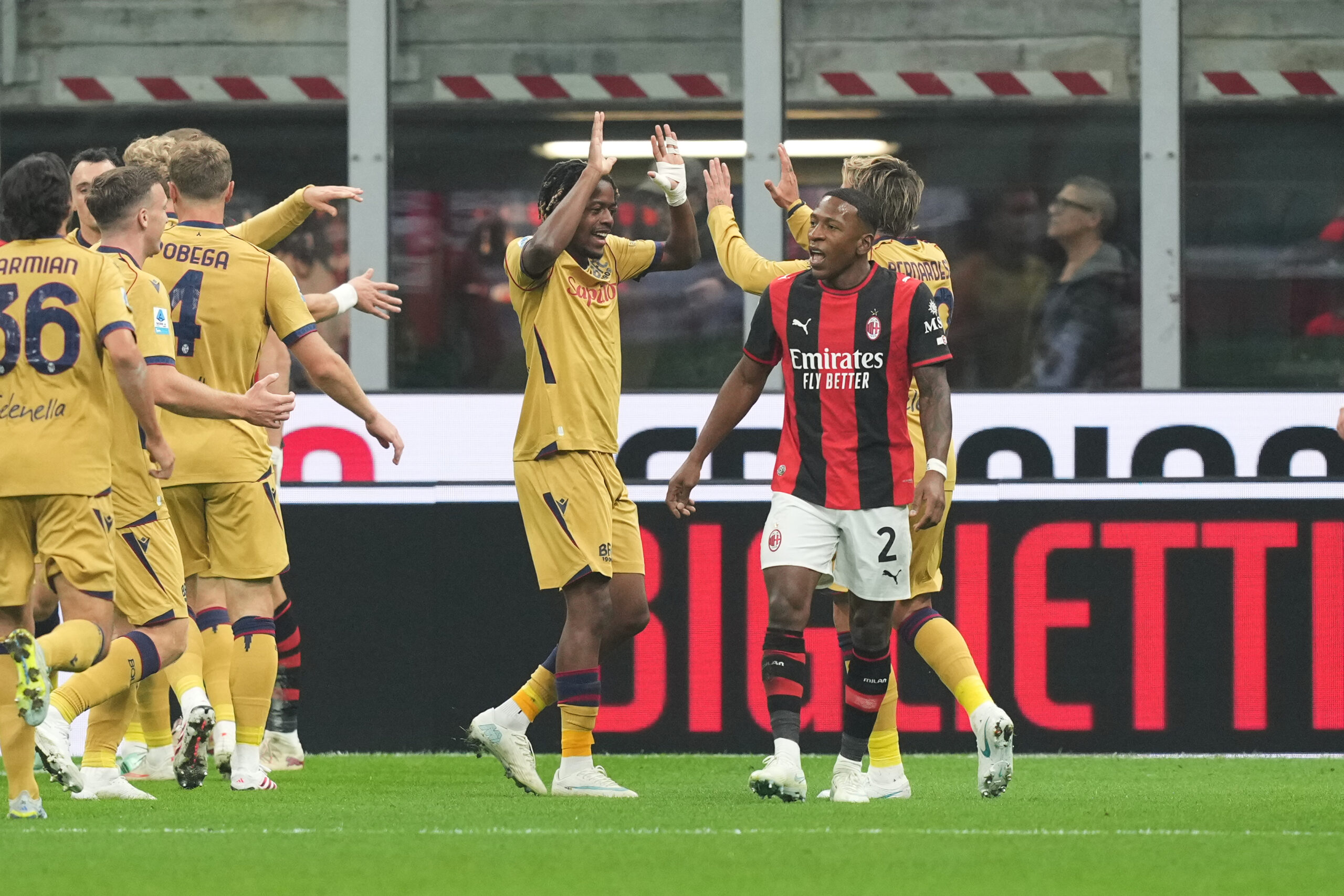 Samuel Mbangula ispisao istoriju protiv Milana: Het-trik na San Siru prekinuo dugu sušu – Samuel Mbangula Bolonja Milan
