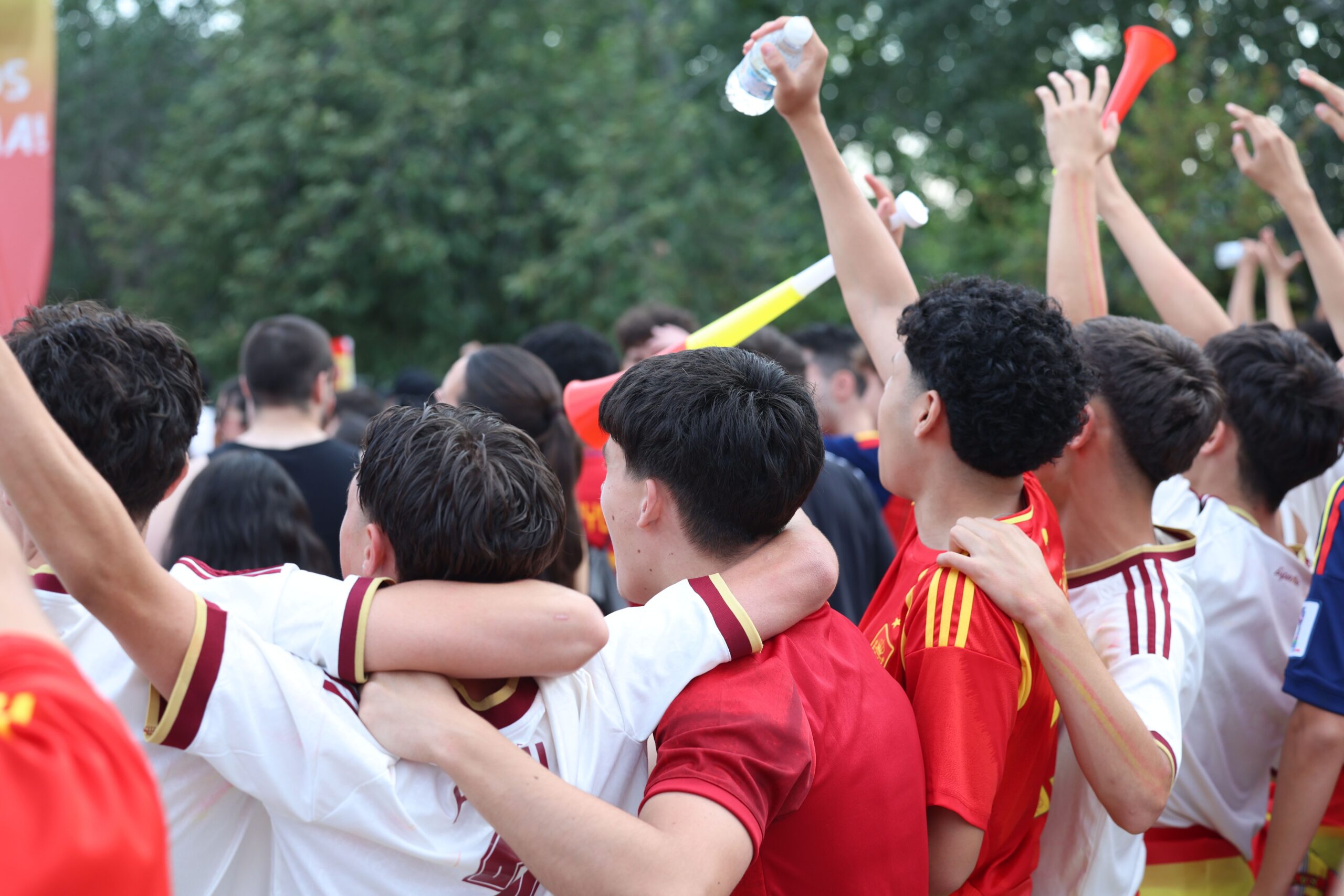 Sporting de Hortaleza protiv Sevilje: Premijera novog himna na istorijskoj večeri