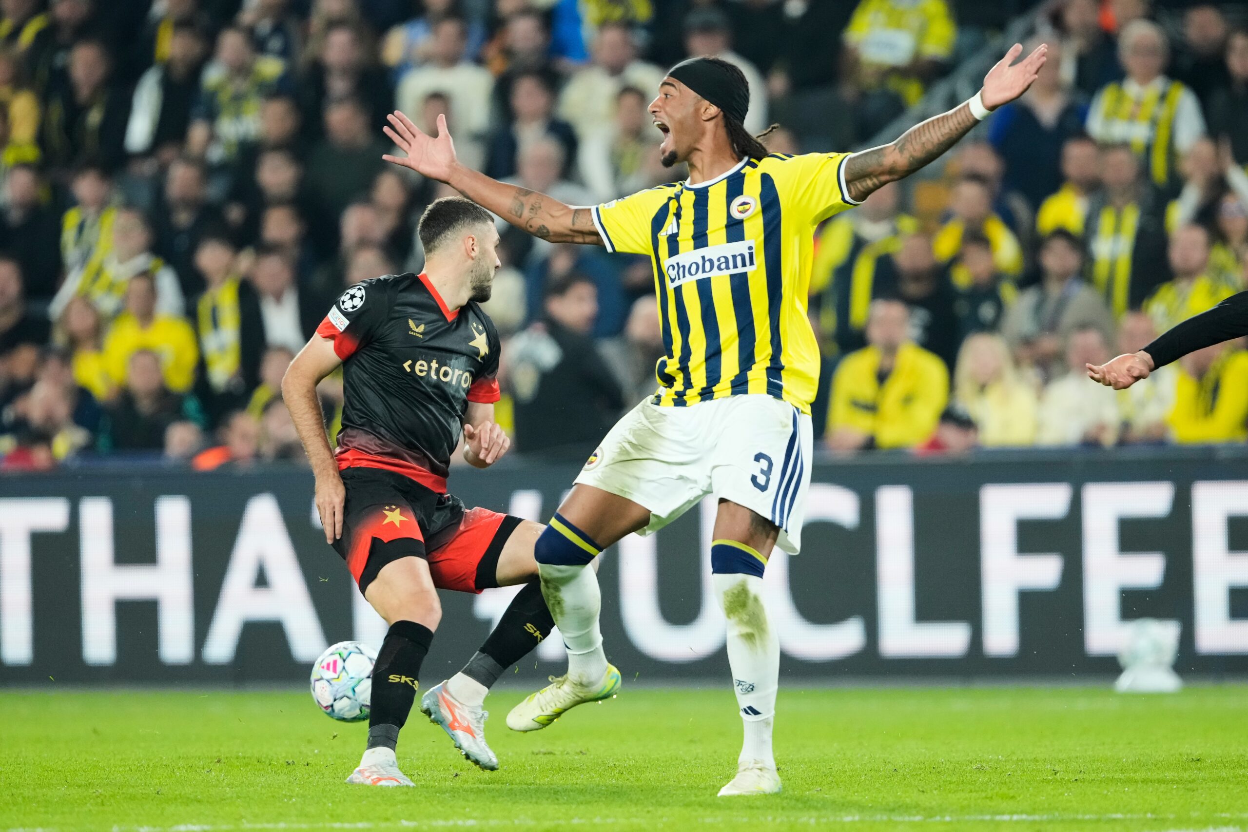 Brown i Bardakci suspendovani posle tuče na derbiju Fenerbahce – Galatasaray: Disciplinske mere obeležile meč