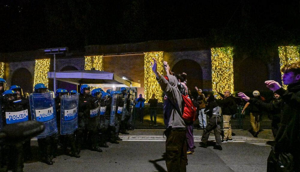 Haos u Rimu: Demonstranti pokušali da upadnu u institucije, policija reagovala vodenim topovima