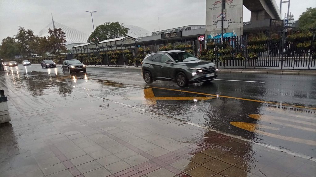 MUP apeluje na vozače zbog najavljenih padavina: Kako ostati bezbedan na putu ovog vikenda – najavljene padavine