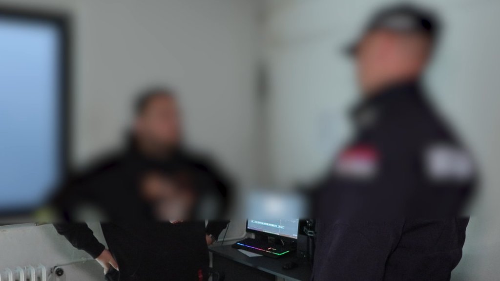 Sin urednika Niš TV priveden: Policija reagovala zbog sumnje na oružje – policija u TV Niš