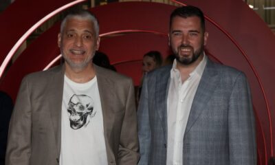 STAN JE DOBIO POTPUNO NOVI IZGLED: Čedomir Jovanović i Aca Kos ukrasili dom za Noć veštica, paukovi i kosturi na svakom koraku (FOTO) – Noć veštica u stanu