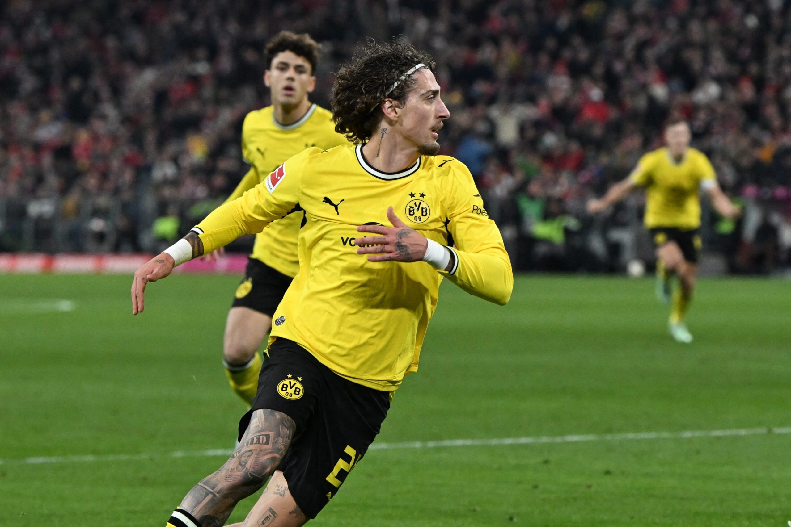 Borusija izvukla remi protiv Bajerna 2:2: Gol u 90. minutu šokirao Minhen – Borusija Dortmund Bajern Minhen derbi