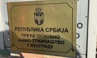 Iznošenje džakova sa dokumentacijom ispred opštine Zemun nije krivično delo – iznošenje džakova u Zemunu